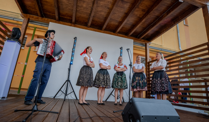 Šport a Kultúra / Posvätenie HASIČSKEJ ZBROJNICE V ŠEMŠI - foto