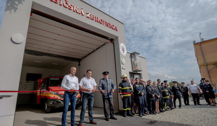 Šport a Kultúra / Posvätenie HASIČSKEJ ZBROJNICE V ŠEMŠI - foto