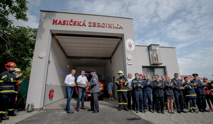 Šport a Kultúra / Posvätenie HASIČSKEJ ZBROJNICE V ŠEMŠI - foto