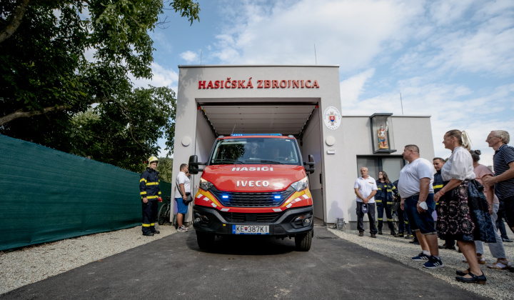 Šport a Kultúra / Posvätenie HASIČSKEJ ZBROJNICE V ŠEMŠI - foto
