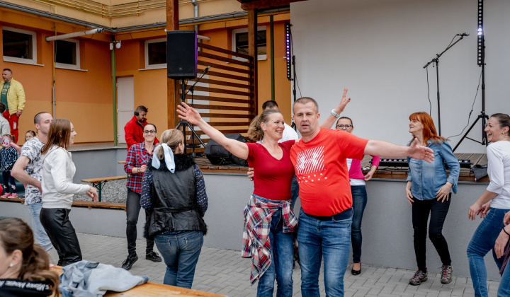 Šport a Kultúra / Stavanie mája a májová veselica 2022 - foto