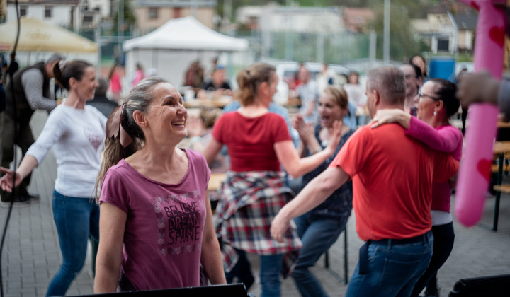 Šport a Kultúra / Stavanie mája a májová veselica 2022 - foto