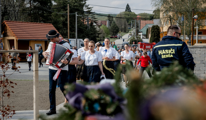 Šport a Kultúra / Stavanie mája a májová veselica 2022 - foto