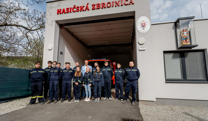 Šport a Kultúra / Stavanie mája a májová veselica 2022 - foto