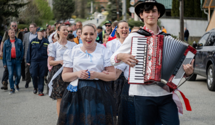 Šport a Kultúra / Stavanie mája a májová veselica 2022 - foto