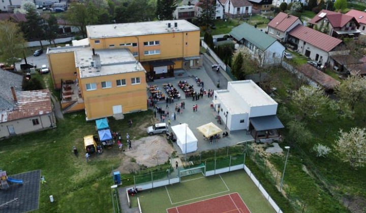 Šport a Kultúra / Stavanie mája a májová veselica 2022 - foto