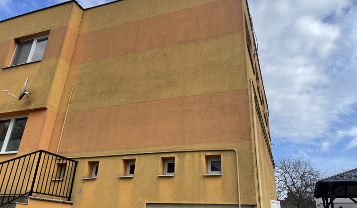 Čistenie fasády a okolia