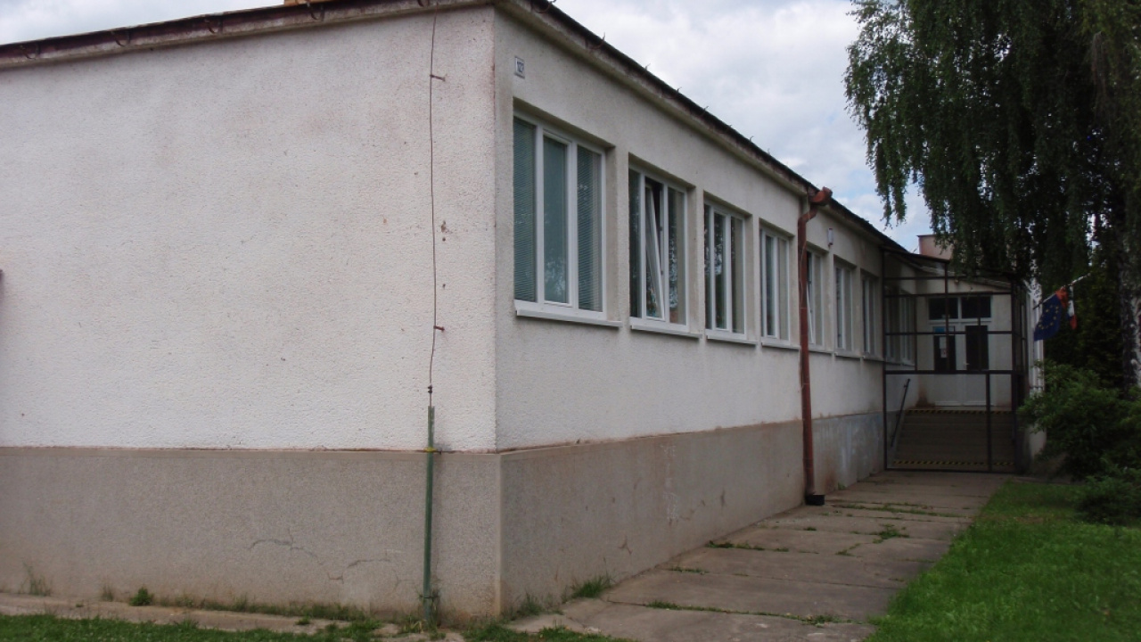Fotografia fotogalérie Rekonštrukcia-zateplenie strechy  a plášťa budovy ZŠ a MŠ 2013