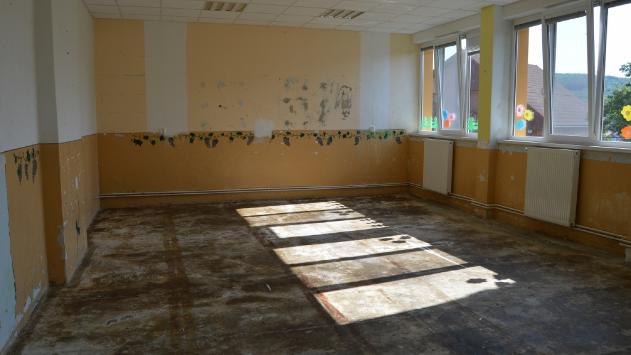 Fotografia fotogalérie Rekonštrukcia ZŠ - podlahy a steny 2015