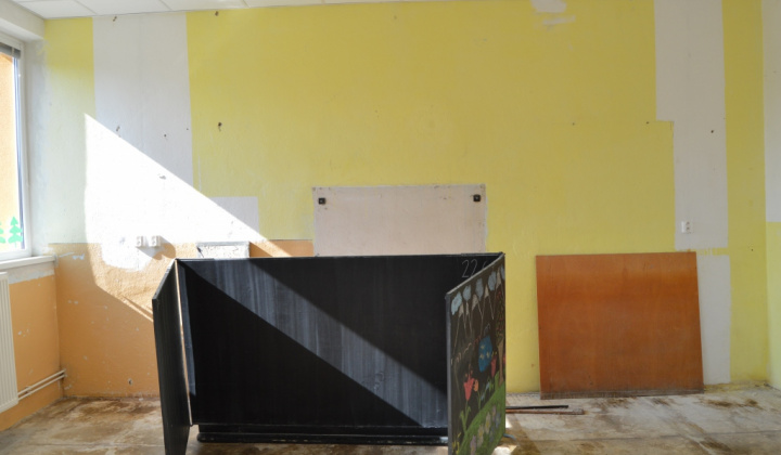 3. fotografia fotogalérie Rekonštrukcia ZŠ - podlahy a steny 2015