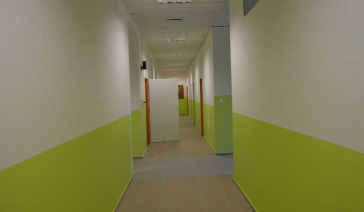24. fotografia fotogalérie Rekonštrukcia ZŠ - podlahy a steny 2015