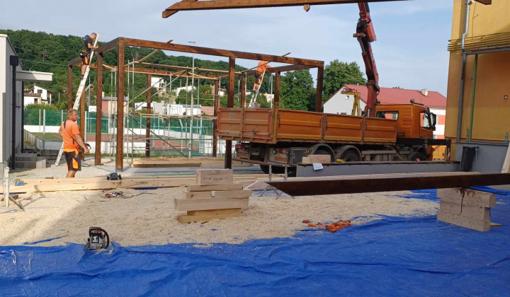 3. fotografia fotogalérie Stavba vonkajšieho exteriérového priestoru pre kultúrne a spoločenské podujatia / Altánok