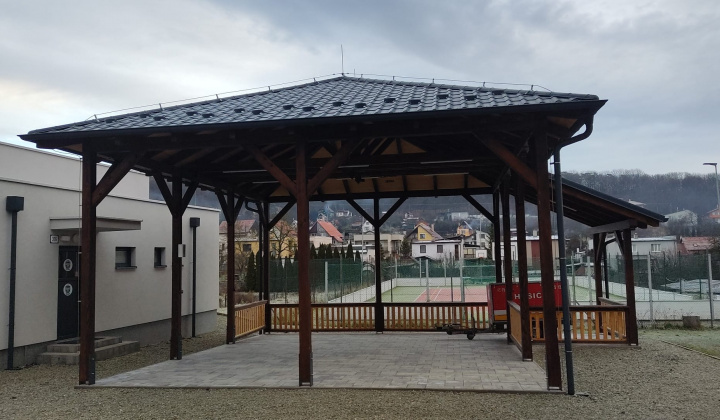 1. fotografia fotogalérie Stavba vonkajšieho exteriérového priestoru pre kultúrne a spoločenské podujatia / Altánok