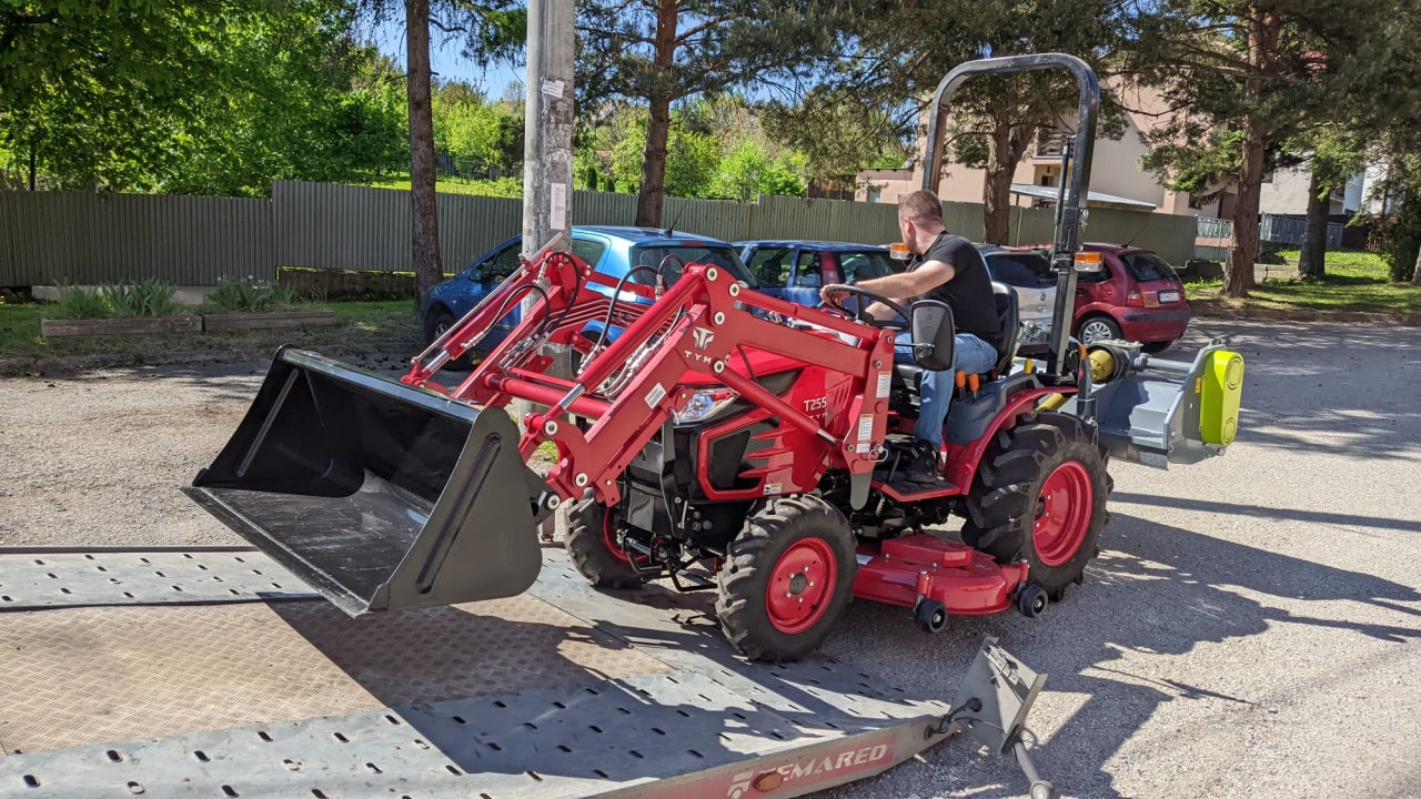 Fotografia fotogalérie Traktor s príslušenstvom