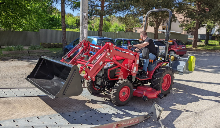 1. fotografia fotogalérie Traktor s príslušenstvom