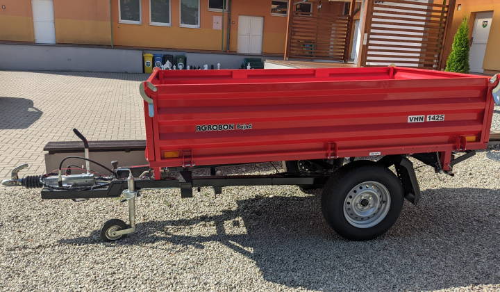 2. fotografia fotogalérie Nákup prídavných zariadení na komunálnu techniku / traktor