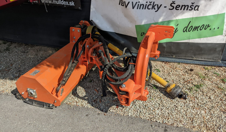 3. fotografia fotogalérie Nákup prídavných zariadení na komunálnu techniku / traktor