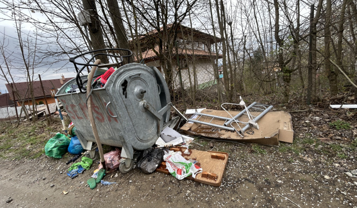 1. fotografia fotogalérie Aktuality / UPOZORNENIE PRE MAJITEĽOV NEHNUTEĽNOSTÍ V CHATOVEJ OBLASTI PAĽOVA HORA!!! - foto