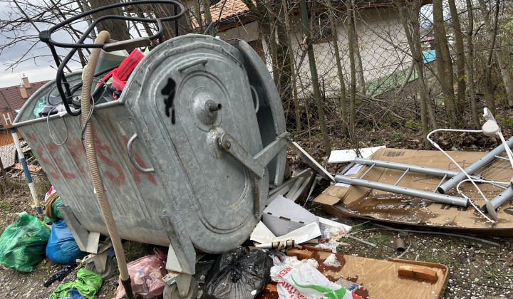 2. fotografia fotogalérie Aktuality / UPOZORNENIE PRE MAJITEĽOV NEHNUTEĽNOSTÍ V CHATOVEJ OBLASTI PAĽOVA HORA!!! - foto