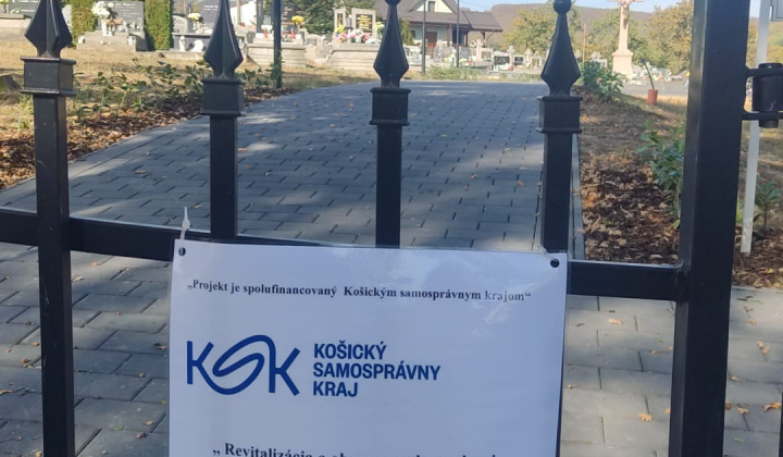 6. fotografia fotogalérie Revitalizácia a obnova prvkov  zelenej infraštruktúry - ,, Projekt je spolufinancovaný Košickým samosprávnym krajom,,