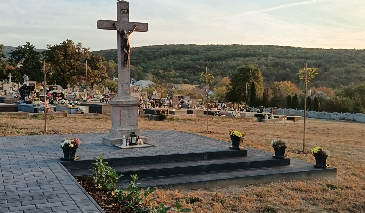 1. fotografia fotogalérie Revitalizácia a obnova prvkov  zelenej infraštruktúry - ,, Projekt je spolufinancovaný Košickým samosprávnym krajom,,