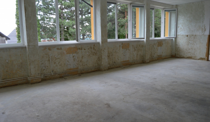 Rekonštrukcia ZŠ - podlahy a steny 2015