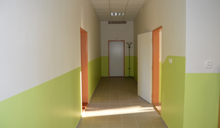 Rekonštrukcia ZŠ - podlahy a steny 2015