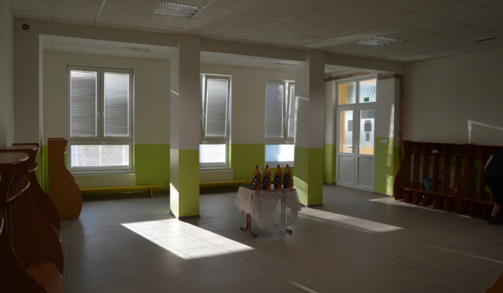 Rekonštrukcia ZŠ - podlahy a steny 2015