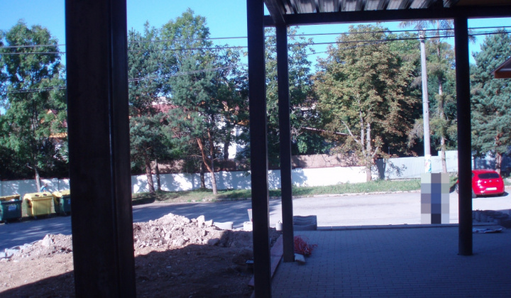 Rozšírenie balkóna na viacúčelovej budove 2012