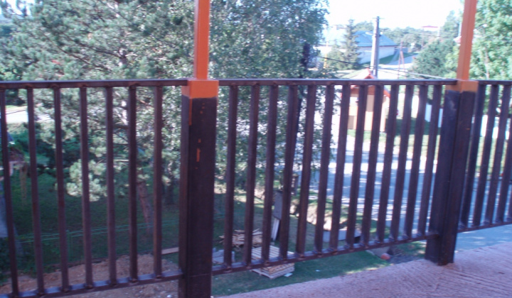 Rozšírenie balkóna na viacúčelovej budove 2012