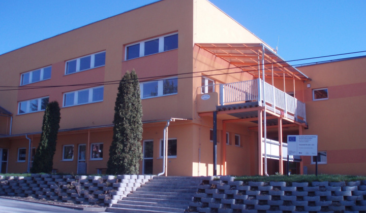 Rozšírenie balkóna na viacúčelovej budove 2012